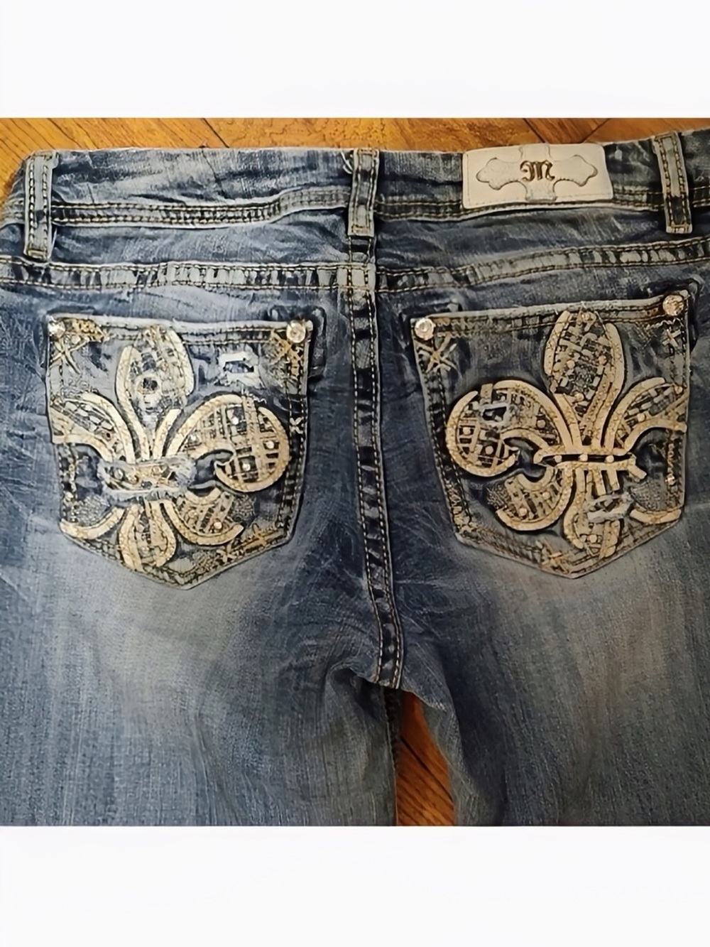 Gorgeous Miss Me Mid-Rise Easy Cuffed Straight Fleur-de-Lis Pockets 31” Inseam
